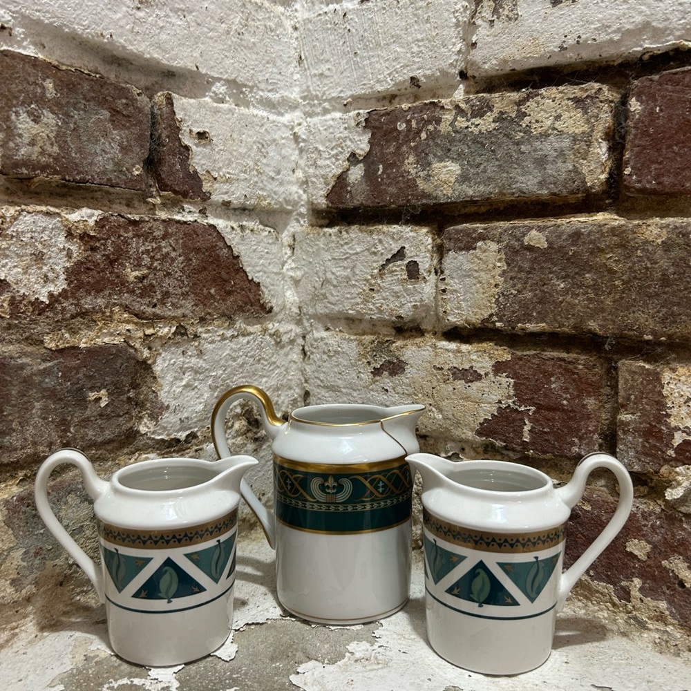 Vintage CHRISTIAN DIOR Creamer Set. 
3 Green and Gold Creamers perfect for milk - Picture 4 of 11